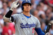 【ドジャース】大谷翔平、滑り止めのロジンバックトントン