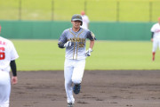 阪神ドラ２の井上が公式戦“プロ初”アーチ　エアタッチで喜び分かち合う　２軍広島戦