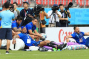 【ラグビー】マスコミ、練習中にスマホを触っていた代表選手を非難し謝罪させる