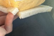 【画像】ファミマのたまごサンドエグすぎて草