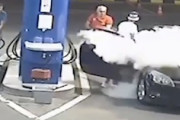 【動画】タバコを吸いながらガソリンスタンドに来た若者、こうなるｗｗｗ