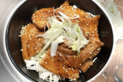 【画像】豚丼を注文してこういうタイプの豚丼が出てきたら許せる？許せない？