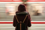 20代女性の3割が「移動に電車使うのは避けたい」と回答！満員電車はみんな嫌だよな