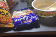 【画像】インスタントラーメン毎日7個くらい食ってるけどこのままいけばワイどうなるんや？