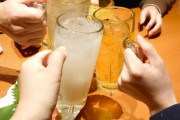 飲み会で1杯目から青りんごサワーとか頼むやつってもう二度と飲み会に誘わないよな