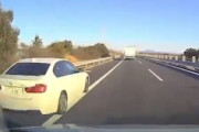 「えっ」「ええっ！？」高速道路で頭のおかしいBMWが撮影される。