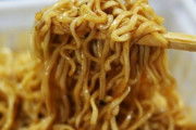 【朗報】焼きそばなど即席麺の中毒性が欧米人にバレる