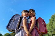 【悲報】 今の子供、教科書を入れたランドセルが重すぎて体を壊す