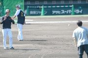 巨人・高梨が阪神・近本＆岡田監督に“謝罪”　練習中に歩み寄って言葉を交わす　近本は左腕を気遣う仕草も