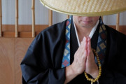 寺へ御朱印を貰いに来た女性を本堂に連れ込み尻を棒で叩いた僧侶「修行のため」容疑を否認