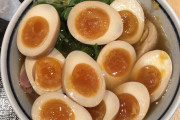 外国人「東京でラーメンを食べるなら半熟卵これくらい追加してもいいよね？」