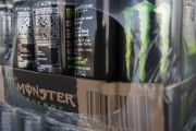 「モンスターエナジー」がここへきてレッドブルを超す人気となったワケ。エナジードリンクは「2強」時代へ