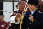 【画像】悠仁様、弓矢を持ってマジキチスマイル