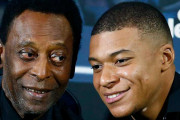 【海外サッカー】ムバッペ、“王様”ペレの79歳誕生日を豪華2ショットで祝福！　「Happy birthday King」