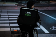 【悲報】闇バイトにも手を出すUber配達員、ヤバいことをしていた