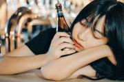 日本人「新入社員が頑張って注いだビール」→どうしたらそうなるｗ逆に難しいだろｗｗｗ【タイ人の反応】