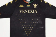 【サッカー】セリエA昇格ヴェネツィアのユニフォームがカッコよすぎて欧州全土で売り切れ続出らしい