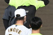 阪神・糸原、Ｔシャツ使ったギャグで井上ヘッドいじる