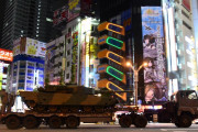 海外「日本でしかあり得ない光景だよ！戦車とアニメが同時に見れるなんて・・・」東京で90式戦車を発見した外国人の投稿