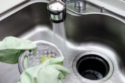 「キッチンの排水溝から嫌な臭いがする人、これマジで試して！」　→　ある条件でお湯を流すと驚くほど効果抜群で無臭になった話