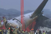 韓国飛行機事故、エンジン2機が同時に止まった原因判明 → 右側故障→間違えて左側を停止