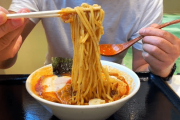 海外「ラーメン最高！！」東京の新しいフードコートの食べ物に夢中！？