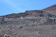 【山梨】富士山初の登山規制、監視員を２４時間配置…弾丸登山防止へ夕方以降「仮設ゲート」閉鎖