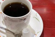 冷静に考えるとなにがうまくてコーヒー飲んでるんだろうな…