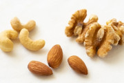 1日あたり60g以上のナッツを摂取すると、精子の活力と運動性が増加し、男性の生殖能力が向上
