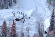 【ＳＯＳ】米アラスカで巨大ＳＯＳメッセージ！ 雪山で数週間遭難していた男性を救助