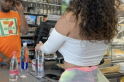 【悲報】ドスケベ裏垢女子さん、チー牛コンビニ店員を怯えさせる
