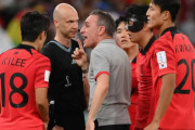 【悲報】実況「試合終了！！おっと韓国の監督にレッドカードが出されました」