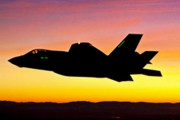 F-35ステルス戦闘機について「弾がまっすぐ飛ばない不具合」や「計873個のソフトウェア上の欠陥」などを報告！