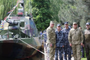 新しくウクライナ海軍に配備された河川砲艦「ブチャ」…就役式典にザルジニー総司令官が出席！