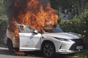 完全自動運転で運行していたタクシーに異常が発生🔥炎上🔥　中国・北京