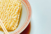 インスタントラーメンてぶっちゃけた話、あの安っぽいフライ麺が良いよな