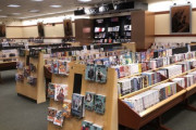 【ポリコレ敗北】アメリカの本屋、日本漫画が人気すぎてスペースが巨大になり大正義アメコミは隅へ追いやられる