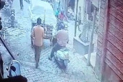 【動画】建物から落下したバルコニーが通行中のバイクを直撃する事故。