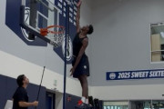 2026年NBAドラフト1位候補のAJ・ディバンサが驚異のジャンプ力を披露