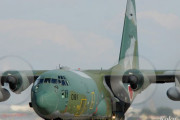 空自小牧基地所属のC-130H輸送機が愛知県営名古屋空港に緊急着陸…油圧系統の不具合！