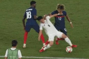 【動画あり】サッカーフランス代表DFの反則が悪質すぎると話題（レッドカード）【東京五輪】