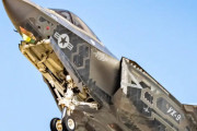 海軍仕様のF-35、謎の特殊ミラーコーティング機登場