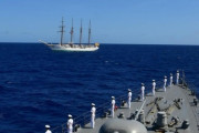 【画像】スペイン海軍、純白の戦艦で自衛隊と親善訓練。中国牽制目的か