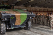 フランス陸軍の予備役兵士がVBCI歩兵戦闘用装甲車に体験搭乗！