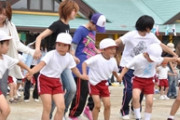 娘の保育園の運動会、今年で最後だからゆっくり見たいのに「運動会は何日ですかぁ？楽しみですぅ～～」って言ってくる弟嫁うざい。呼んでないのになぁ