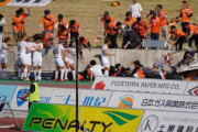 沼津でフェンスが壊れ複数の観客がグラウンドに落下