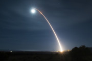 米空軍が大陸間弾道ミサイルの発射実験を実施、模擬弾頭が約6700キロを飛行…地球規模攻撃軍！