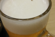 松屋でビール頼んだらハエ浮いてた