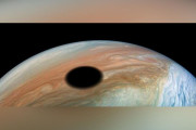 【画像】直径３５４０キロ　木星に巨大な「黒い円」が出現