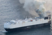 太平洋上で自動車運搬船が火災発生、EV車約800台を含む3000台前後を積載…消火活動も鎮火に至らず船体が破棄される事態に！